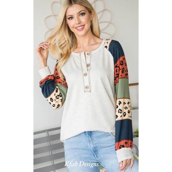 ❤️ LAST ONE! Puff Sleeve Animal Print Contrast Super Soft Henley! - Picture 6 of 9